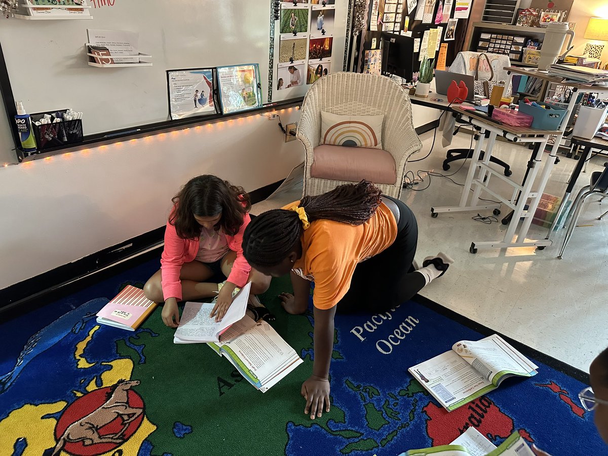 MrsScottWBMS's tweet photo. 5th grade peer conferencing at its best! #co-teachingfun! @FultonCoSchools @FultonZone7 @nikkoleflowers1 @pwright1717 https://t.co/Ha5XzXTjCa