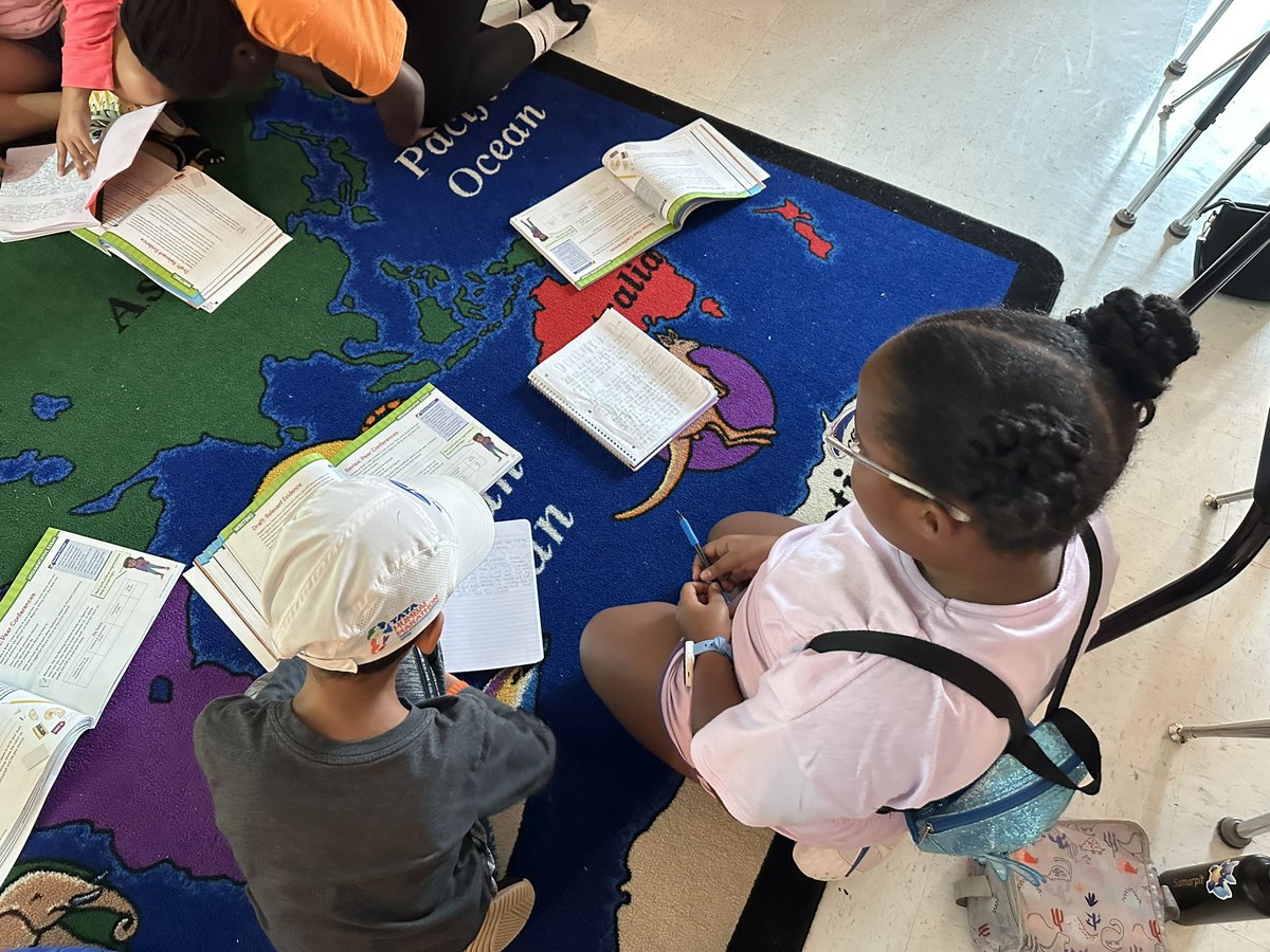 MrsScottWBMS's tweet photo. 5th grade peer conferencing at its best! #co-teachingfun! @FultonCoSchools @FultonZone7 @nikkoleflowers1 @pwright1717 https://t.co/Ha5XzXTjCa