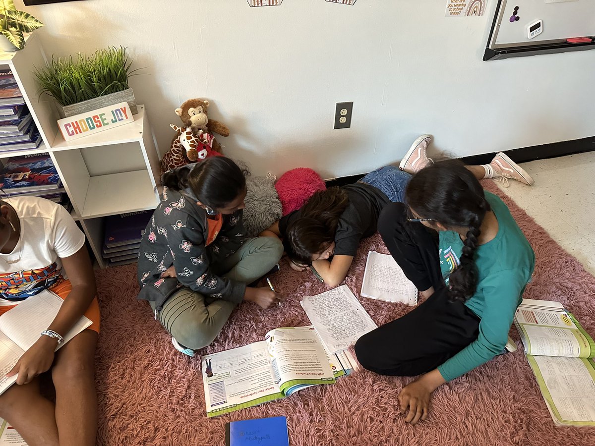MrsScottWBMS's tweet photo. 5th grade peer conferencing at its best! #co-teachingfun! @FultonCoSchools @FultonZone7 @nikkoleflowers1 @pwright1717 https://t.co/Ha5XzXTjCa