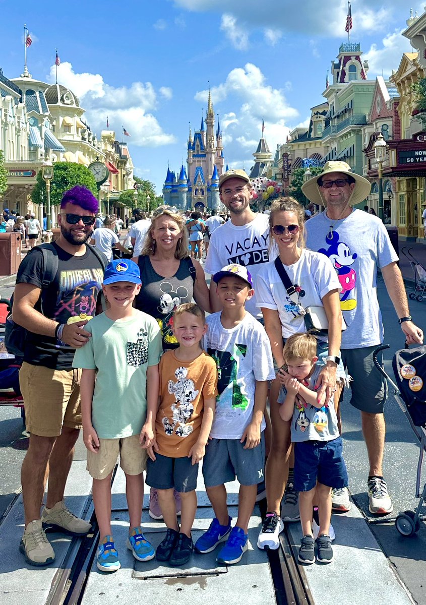 RMDesigns15's tweet photo. I am so ready to go back to Disney!! 🏰 https://t.co/BPO5qc0Qi1