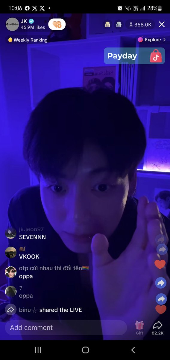 Momshie_Cha26's tweet image. 3 live in 1 day💜💜💜

RM- Weverse
Taehyung- Wevers
Jk- Tiktok

#Bts_Live #BTSARMY