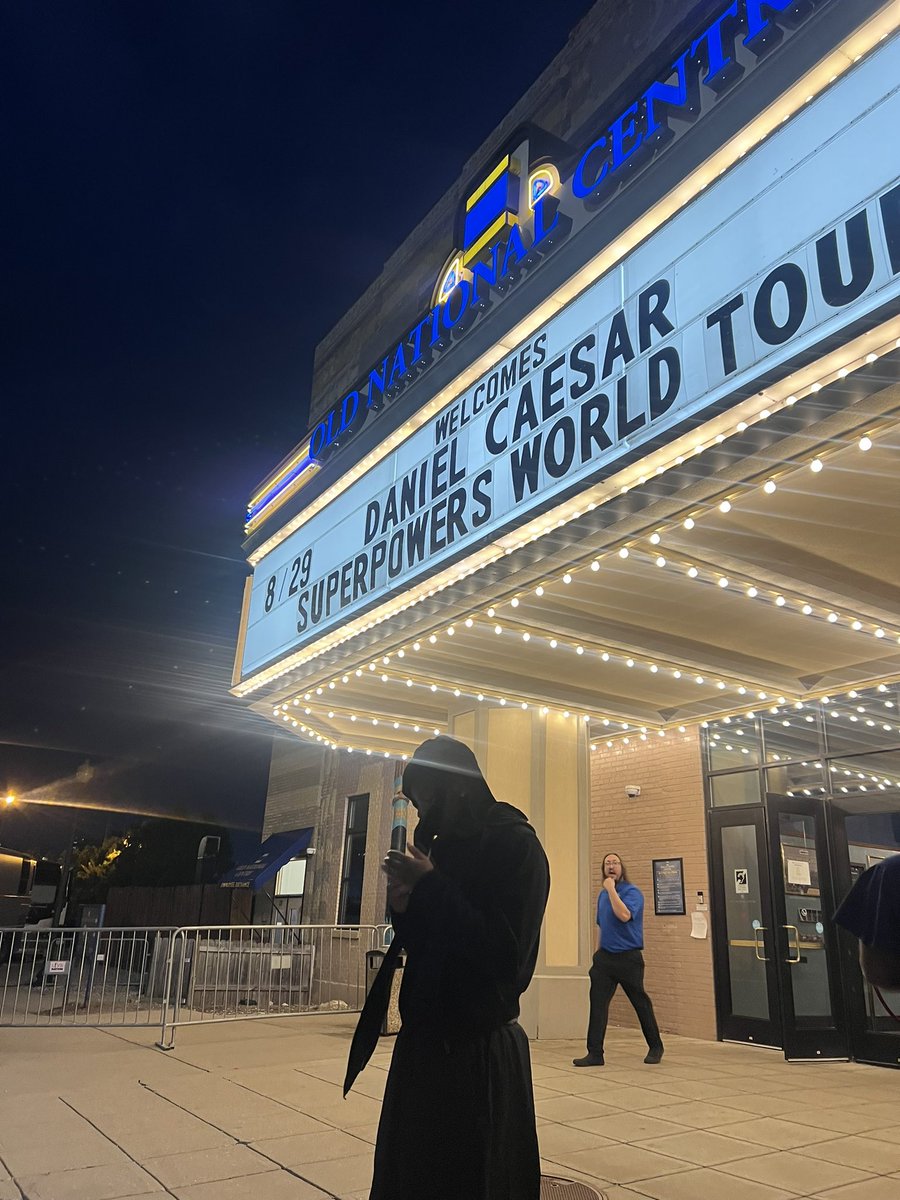 MontellFish's tweet photo. 4 years ago i was just listening to this guys music @DanielCaesar now i’m on tour with him. crazy https://t.co/1SA8LZ0TuE