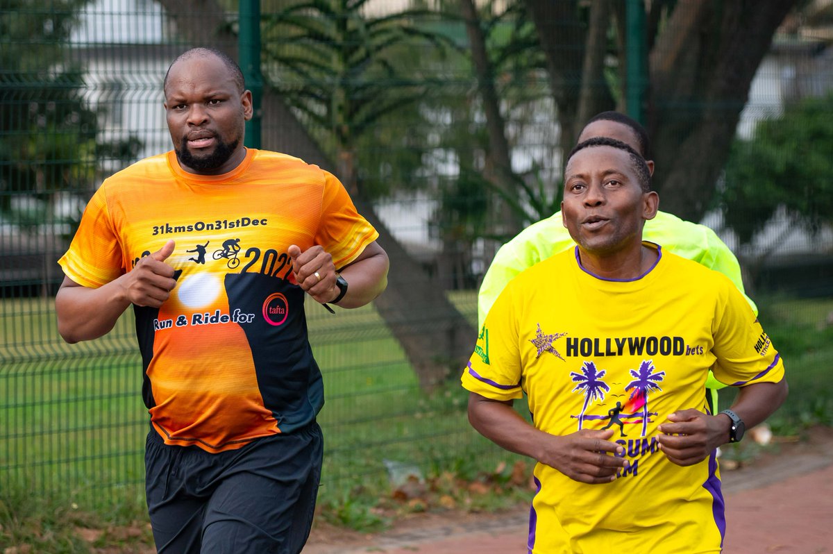 Get your smiles ready for Sunday because all photos taken at the @Hollywoodbets Durban 10km are free and will be uploaded on our Facebook Page from Race Day onwards 🏁🏃📸

#HollywoodbetsDurban10km #HWB10km #Asigijime