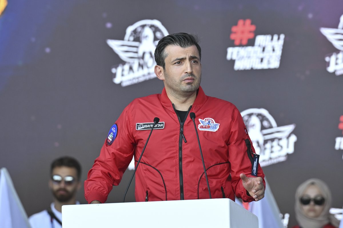 TCSanayi's tweet photo. TEKNOFEST ATEŞİ ANKARA'DA🚀 
 
Bakanımız Sayın @mfatihkacir ile #TEKNOFEST Yönetim Kurulu Başkanı @Selcuk, #MilliTeknolojiHamlesi'nin festivali @teknofest'in açılışını yaptı.  
 
🛩️ Teknoloji ve bilim meraklıları;
 
📍 Etimesgut Havalimanı'nda buluştu. 
 
https://t.co/VcpQyqHz7j https://t.co/S3Xh9qBzFE
