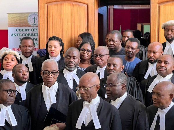 Happy birthday to Dr Livy Uzoukwu 
A worthy Son of lmo State 
Thank you for all you are doing in birthing a New Nigeria 🇳🇬 
Imolites, Obidients and well meaning Nigerians celebrate the team lead of Peter Obi's legal team .
@NNlewoha 
<a href="/Onyi/">Onyi</a> 
<a href="/akachi68/">Rowlenxshot💯</a> 
<a href="/Owerrilord/">PRAISE</a>