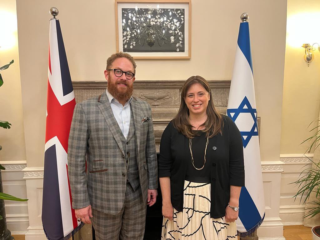 TzipiHotovely's tweet photo. Delighted to welcome to the Embassy,  Vadim Blumin as the new Head of Delegation to the UK &amp; Western Europe at the @JewishAgency.

I am excited to be working together to strengthen the connection between Israel &amp; the Jewish community in Britain. 🇬🇧🤝🏻🇮🇱 https://t.co/4B93d8Da3Q