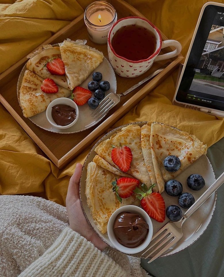 breakfast in bed <3