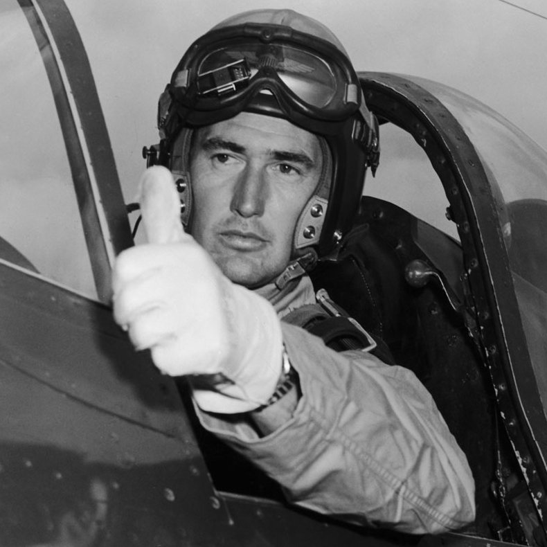 CodifyBaseball's tweet photo. Ted Williams had 3,504 career hits, 2,723 walks, 675 home runs, and 2,446 RBI during his big league career.  Most consider him to be the greatest hitter ever.

Oh wait, those are his estimated totals if he had not missed almost five full seasons due to military service.  😐 https://t.co/raVCp7VkZi