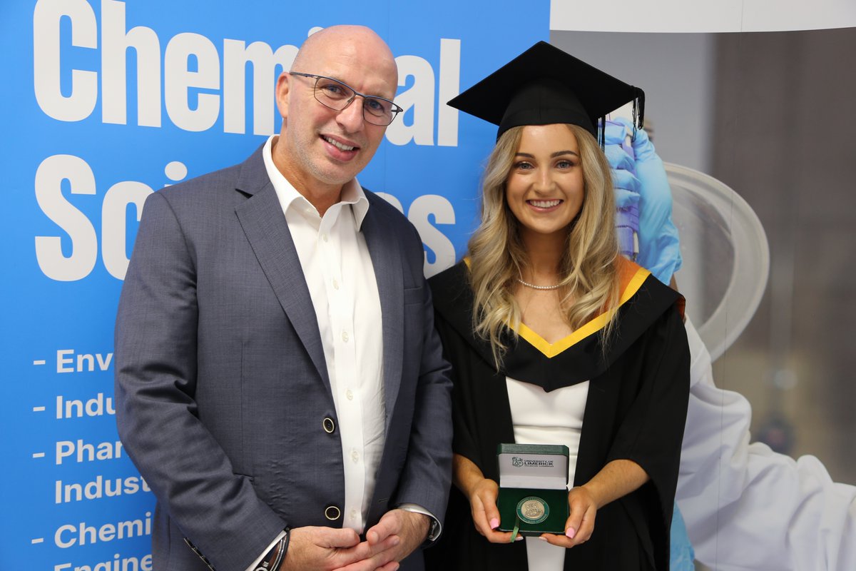 Congratulations to Sinead O'Brien who received the Edward Storey Memorial Award - Student of the Year in Chemical Sciences @UL today Pictured below with Kevin Quinn from Chemifloc who sponsor the award Well done Sinead 👏 #ULGraduation #StudyAtUL