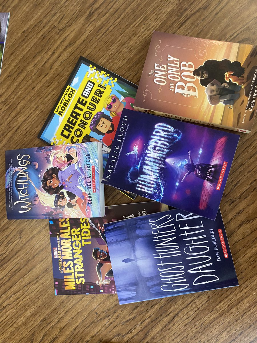 I ❤️ free books! Thanks to our librarian! <a href="/MaeSmythe/">Mae Smythe Elementary</a> #itsagreatdaytobeamustang