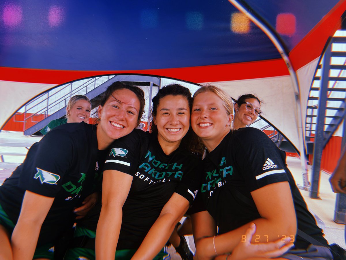 UNDsoftball tweet picture