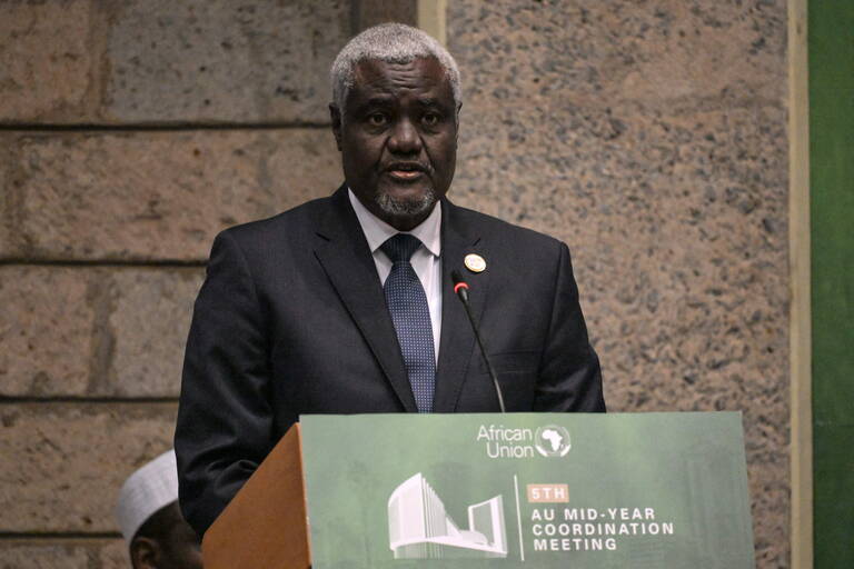 libe's tweet photo. 🔴 EN DIRECT
L’Union africaine «condamne fermement la tentative de coup d’Etat» au Gabon

Lire : https://t.co/7UunBeS7Oc https://t.co/XXlTIKjaLn
