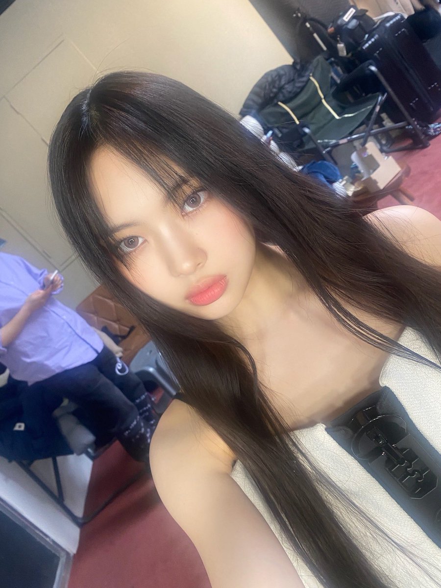 pictureshyein's tweet photo. phoning update #HYEIN #혜인 https://t.co/zOBFtRGKuH