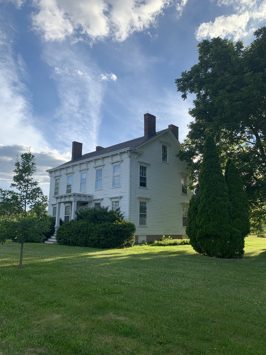 TheMeadowsNJ's tweet photo. @MrWhoCapture @earthcurated @NatGeoPhotos @ithefelizer @OutdoorPhotoMag @photography @pictures @viewsoff_ Historic #HagemanHouseandBarns (1755, 1861, 1865) in Franklin Twp NJ is stewarded by #TheMeadowsFoundationNJ but watched over by the beautiful sky ❤️ https://t.co/qtLrCzdjco