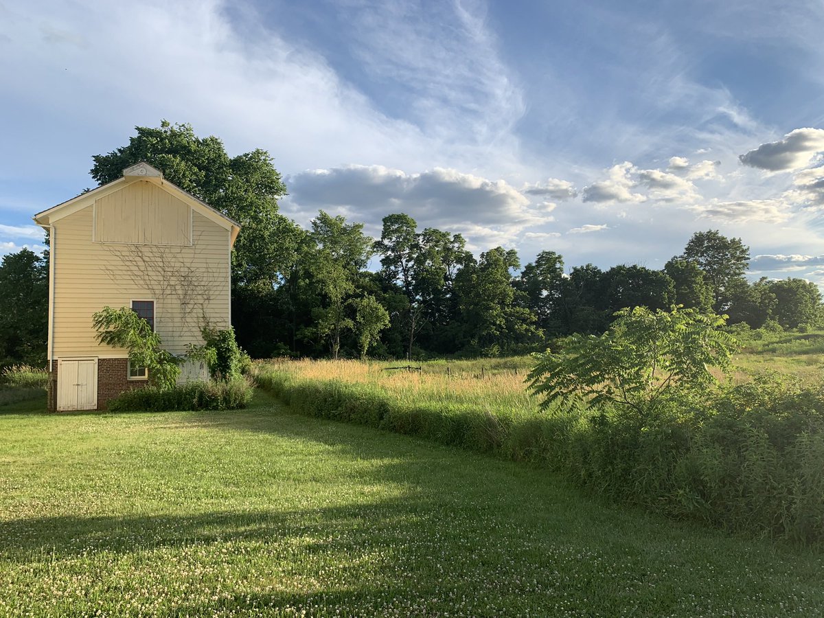 TheMeadowsNJ's tweet photo. @MrWhoCapture @earthcurated @NatGeoPhotos @ithefelizer @OutdoorPhotoMag @photography @pictures @viewsoff_ Historic #HagemanHouseandBarns (1755, 1861, 1865) in Franklin Twp NJ is stewarded by #TheMeadowsFoundationNJ but watched over by the beautiful sky ❤️ https://t.co/qtLrCzdjco