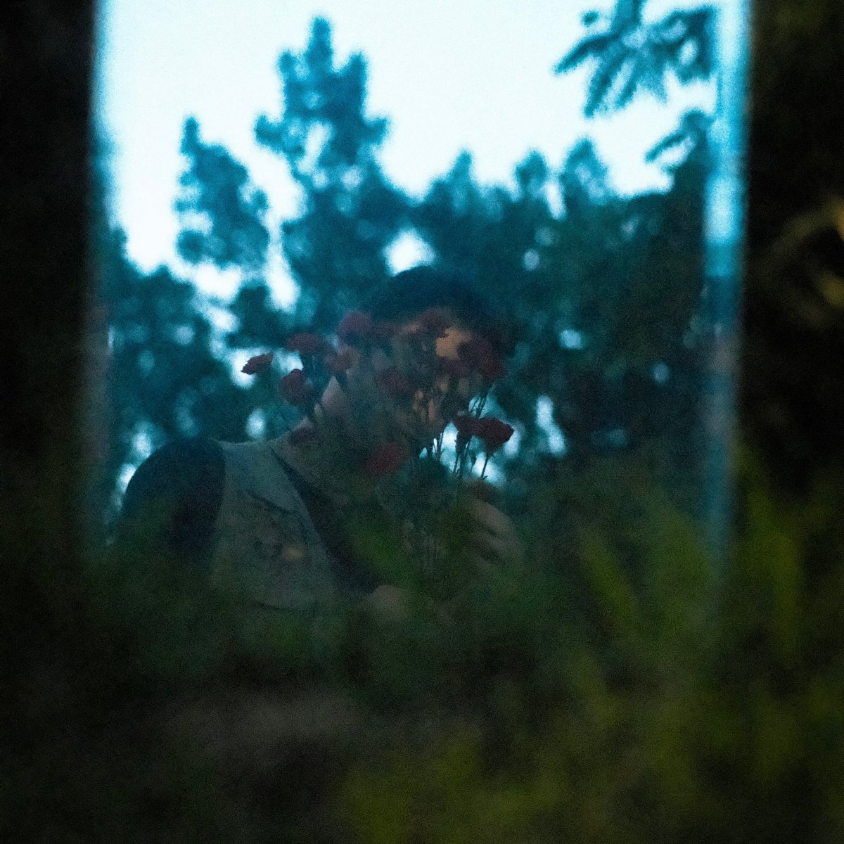 static_res's tweet photo. dropping the first single off of my album next FRIDAY 09/08
“NO BOUQUETS” prod. @realpyari 
💐💐💐 https://t.co/mRxwDTsNzK