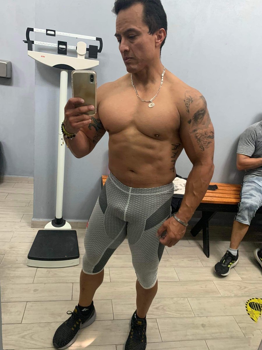 AlbertG72125068's tweet photo. Madurito mamado 🤤🔥😈
#heteroengañado #gay #rt #heterovergón #heterosengañados https://t.co/TshRtiCh6t