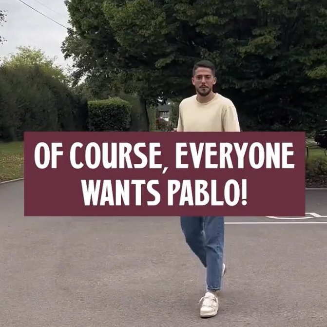 HamImages's tweet photo. Pablo Fornals is so desperate to stay at West Ham he's had a sign made and is carrying it around with him. irons https://t.co/voE0v6Iej2