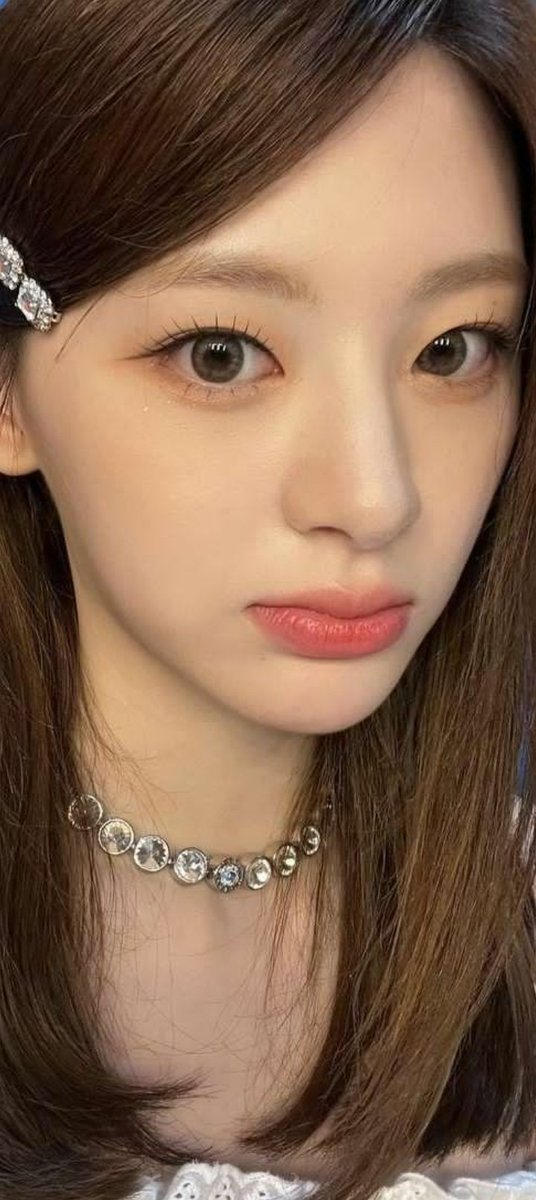 sasanctbts's tweet photo. Wallpaper stayc seeun #STAYC #seeun https://t.co/uKdJZw2Pgk
