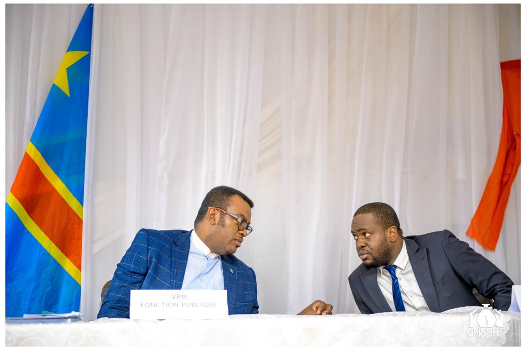 johnseke245328's tweet photo. 🚨Cette complicité dans le travail entre le VPM de la fonction publique, @LihauEbua et le #Top_manager DG de la @Cnssap_RDC @Junior_Mata1 produit des résultats escomptés dans le secteur de la sécurité sociale. Un duo de choc salutaire des agents publics de l'État. Merci @fatshi13 https://t.co/tssiqsK57i