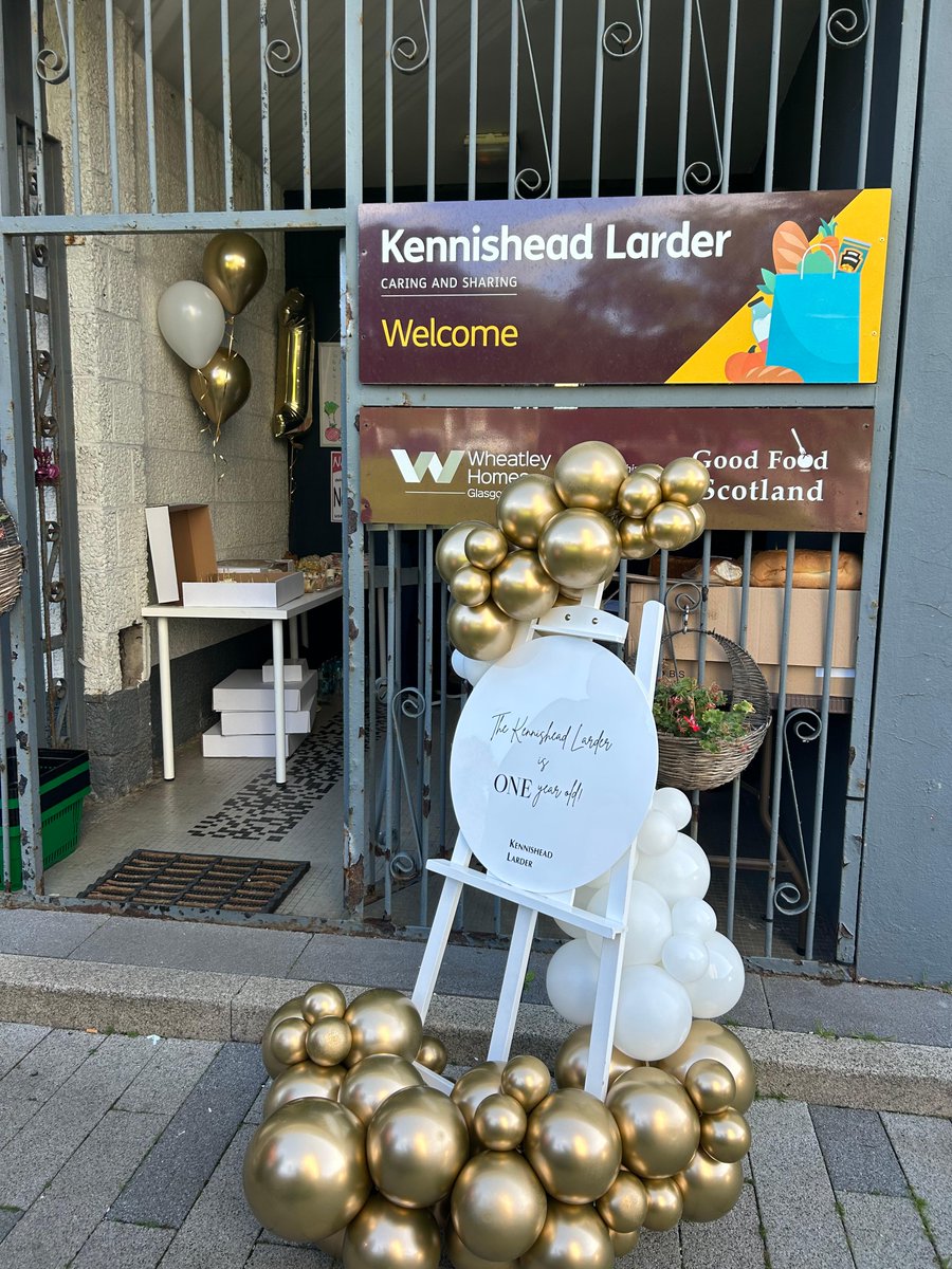 GlasgowHousing's tweet photo. Kennishead Larder turns one! 🥳

The food larder at Kennishead Avenue is celebrating its first birthday! 

In partnership with Good Food Scotland, the larder provides the community with access to discounted food and everyday essentials. 

@KennisheadFood https://t.co/jf2JN3lA2r