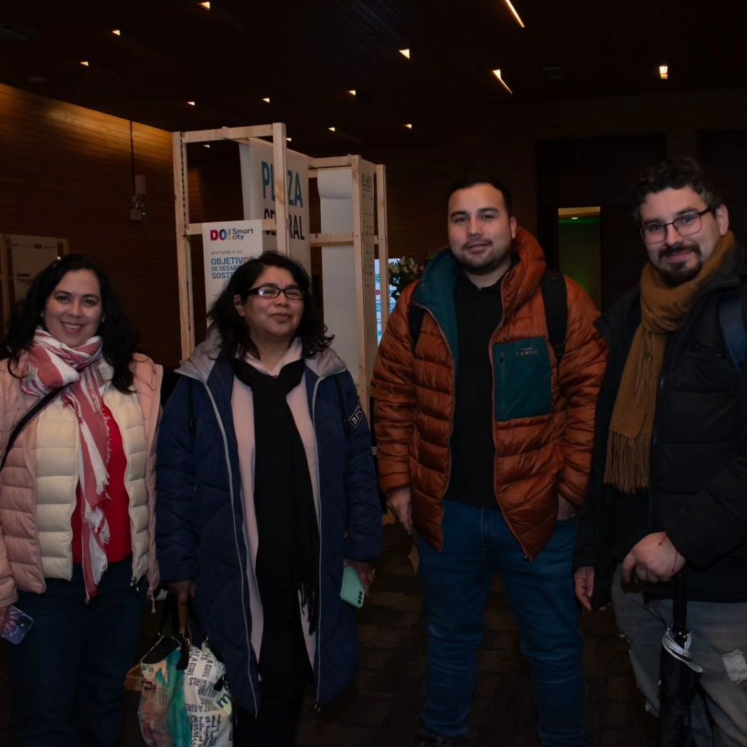 #LosLagosVisiónSostenible más de 200 personas se reúnen en #puertovaras en un  espacio que busca potenciar el emprendimiento y la industria Smart City en la región. Charlas, exhibición, paneles de conversación entre otros.
<a href="/CorfoLosLagos/">Corfo Los Lagos</a>
<a href="/Corfo/">Corfo</a> <a href="/DoSmartCity/">DO! Smart City</a> <a href="/GoreLosLagos/">Gore Los Lagos</a> <a href="/ipoduje/">Ivan Poduje</a>