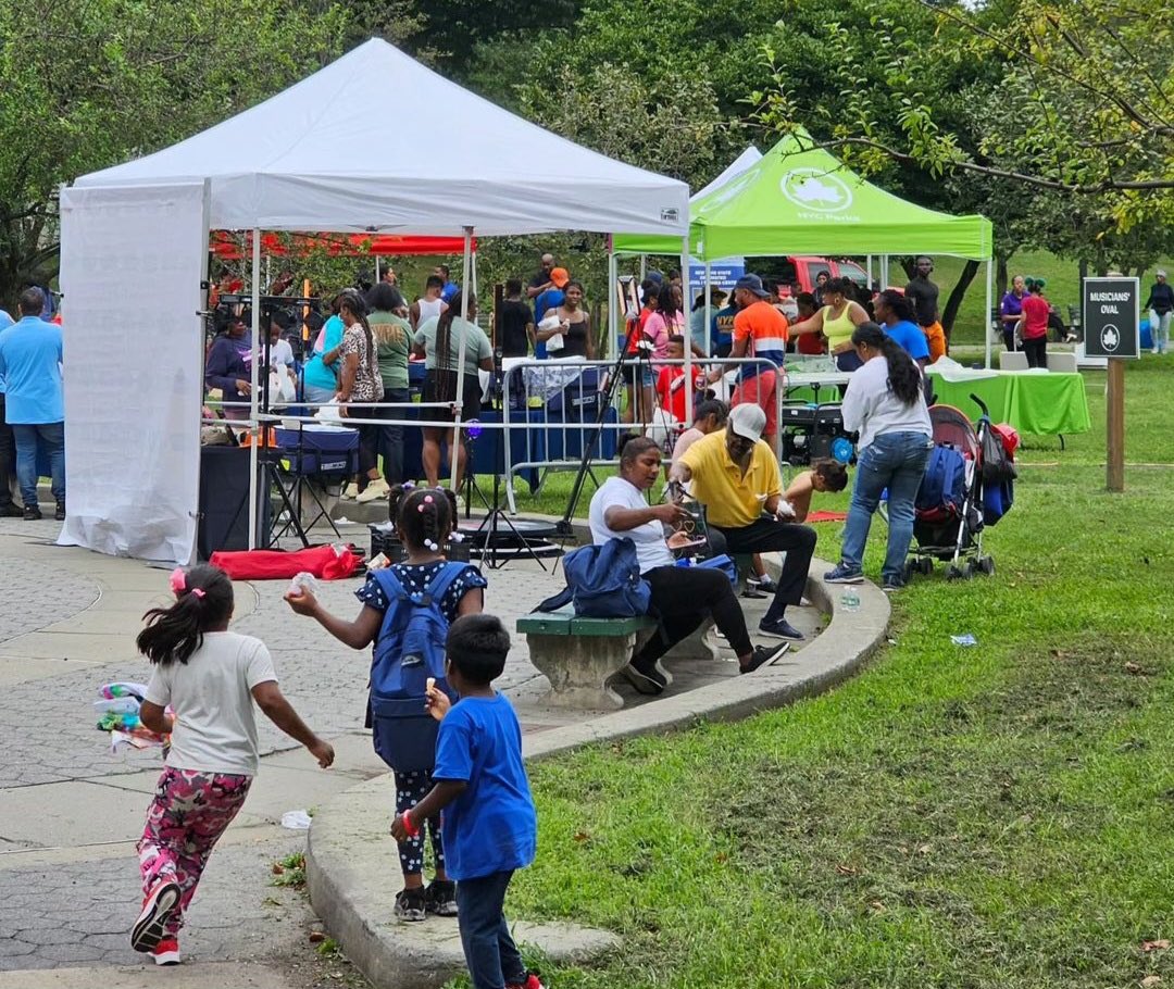 NYPDQueensSouth's tweet photo. Thanks again, @NYPD63Pct for bringing your Explorers yesterday. Hope they had fun. #campinginthepark2023 @NYPDCommAffairs @NYPDnews #Nypdfoamparty #endofsummerfun https://t.co/TmyzkiwsUH