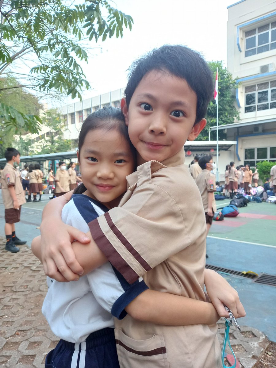 bimoariwibowo's tweet photo. Brother &amp; sister 💙💙💙 https://t.co/EUUjl4VGbH