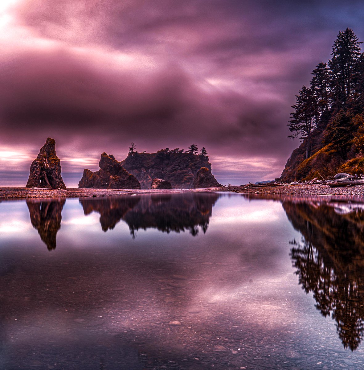 openshutter21's tweet image. One of the most dramatic purple skies I've seen was on this day at Olympic National Park.  It was one of those days that you just can't snap enough photos. Oh and another pair of my shoes were ruined from standing in the tide pools lol

#ocean #waves #beach