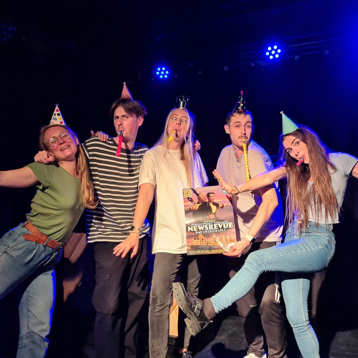 NewsRevue's tweet image. Don't miss the final weekend of our Summer NewsRevue team! They've been an absolute dream these past 6 weeks, so come and celebrate with them this weekend 🥳☀️

Use the code SUMMER10 to get a  £10 ticket for any of the 4 NR performances this weekend! 🎟☀️