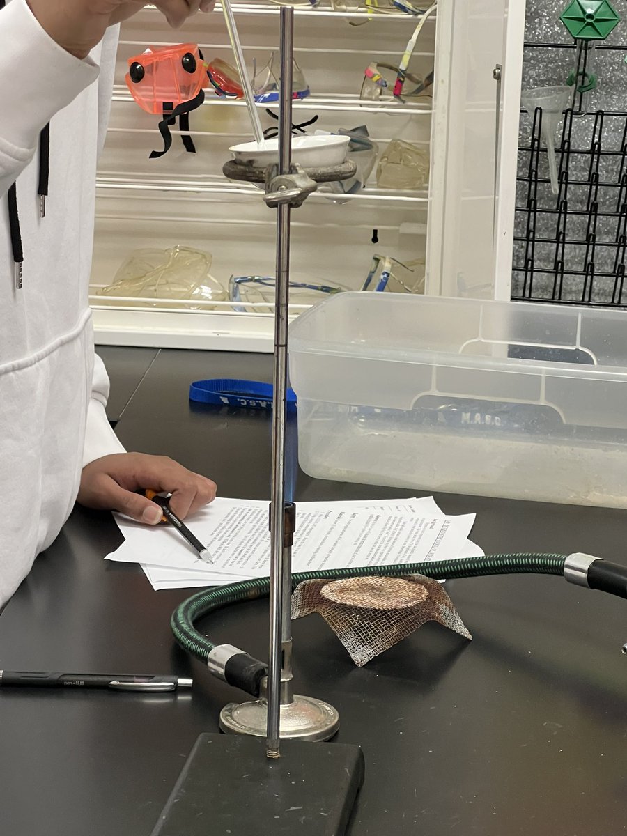 Jason_Walworth's tweet photo. AP Chemistry is back at it!  I love the sound of students in the lab. (The presence of fire is great too.) @BransonPirates @bransonschools https://t.co/7mhUp98fTS