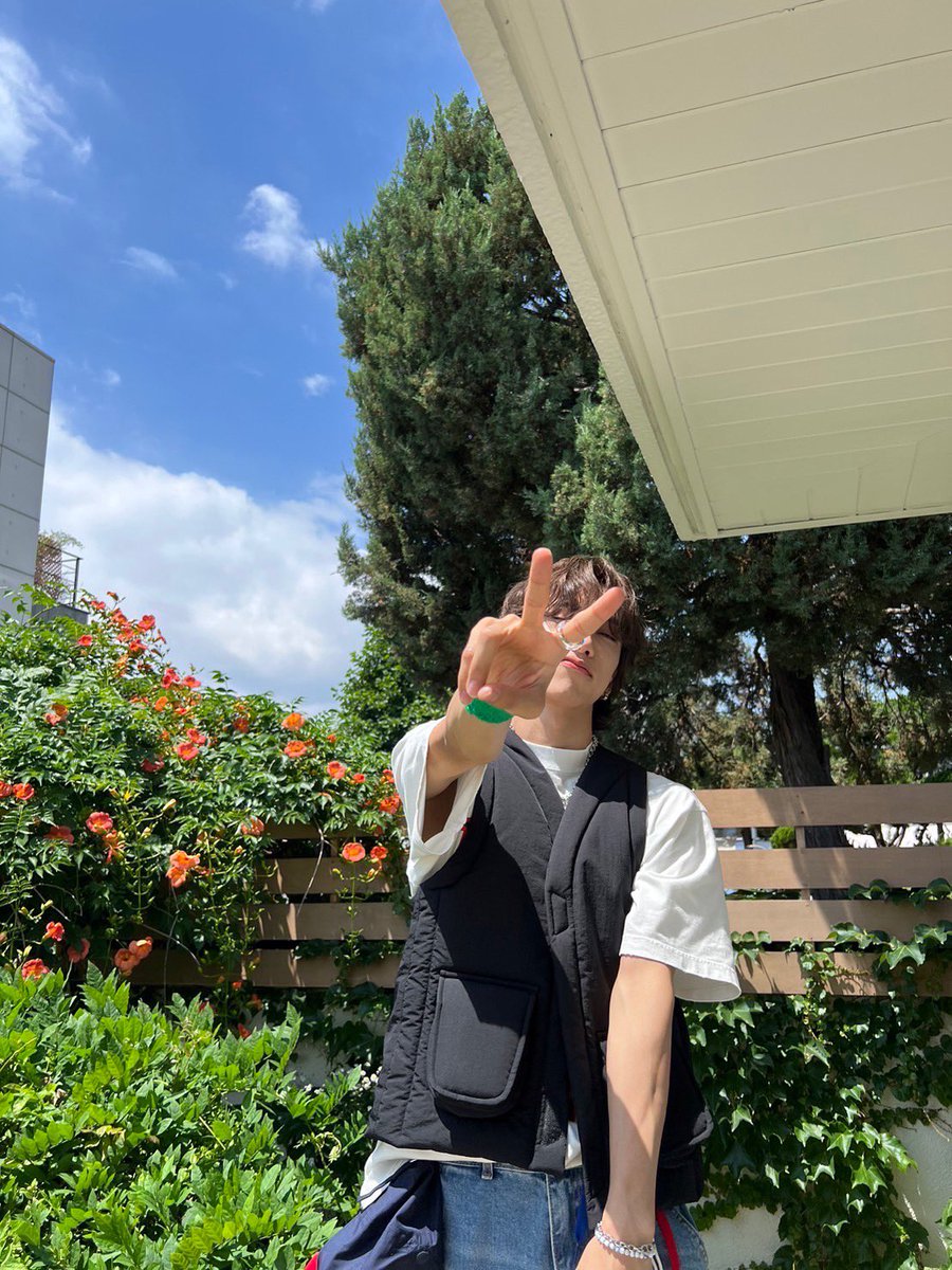 official__INI's tweet photo. [#池﨑理人]

22歳になりました！！
理人です！！🛰🌊🚲
ほーんとにたくさんの人に祝ってもらえて、超幸せです😭
かっこよくもありながら、メンバーやMINIに寄り添っていける、スパイダーマンみたいなアーティストになれたらな、と思ってます🕷
22歳の理人を温かく見守っていただけると嬉しいです🥰 https://t.co/6LZPJFXgTV