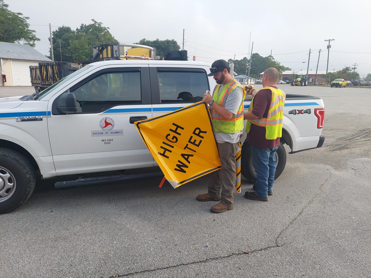 NCDOT_Scoast's tweet image. #NCDOT crews are preparing for #Idalia, including in #LenoirCounty. 

Remember to use DriveNC.gov before, during and after the storm.