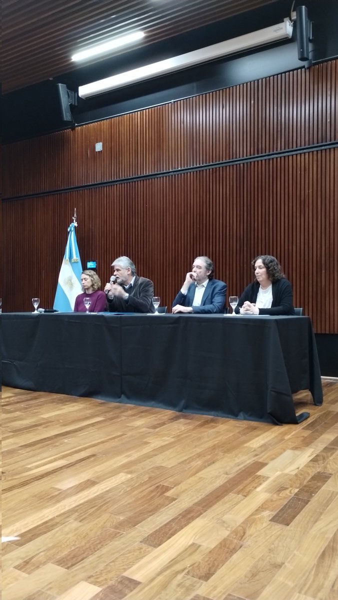 Vi Un Abejorro estuvo presente en el I Encuentro Nacional de Ciencia Ciudadana, donde se compartieron experiencias, metodologías, perspectivas y discusiones sobre ciencia ciudadana, con el aporte de proyectos súper variados e interesantes. Hermosa experiencia!