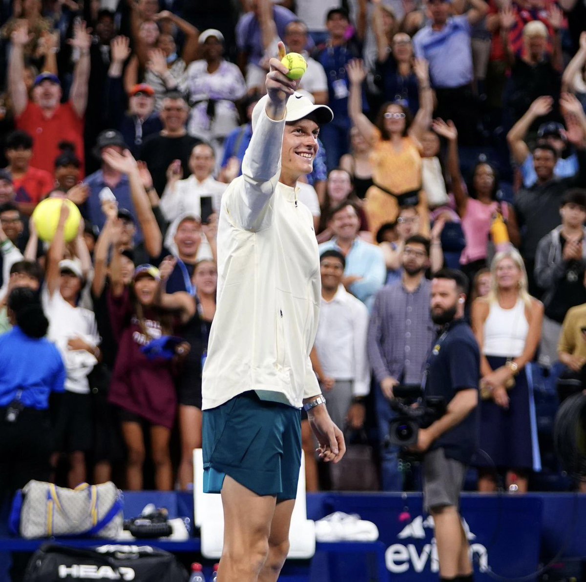 janniksin's tweet image. Awesome to be back NYC 🍎