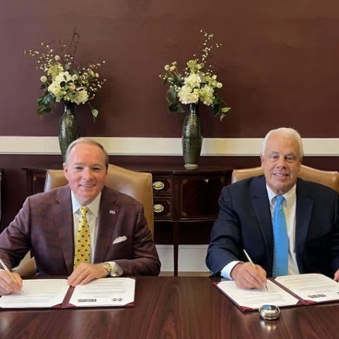 MooreTechMem's tweet photo. 🎉Breaking News: MOORE TECH PARTNERS WITH MISSISSIPPI STATE UNIVERSITY TO BRING MORE OPTIONS TO STUDENTS. 🎓💼 
 
Get ready for boundless opportunities and unstoppable success🚀✨

To learn more about the agreement between Moore Tech and MSU, visit: 

https://t.co/0cZek2Bmrj https://t.co/vEOJFcN00U