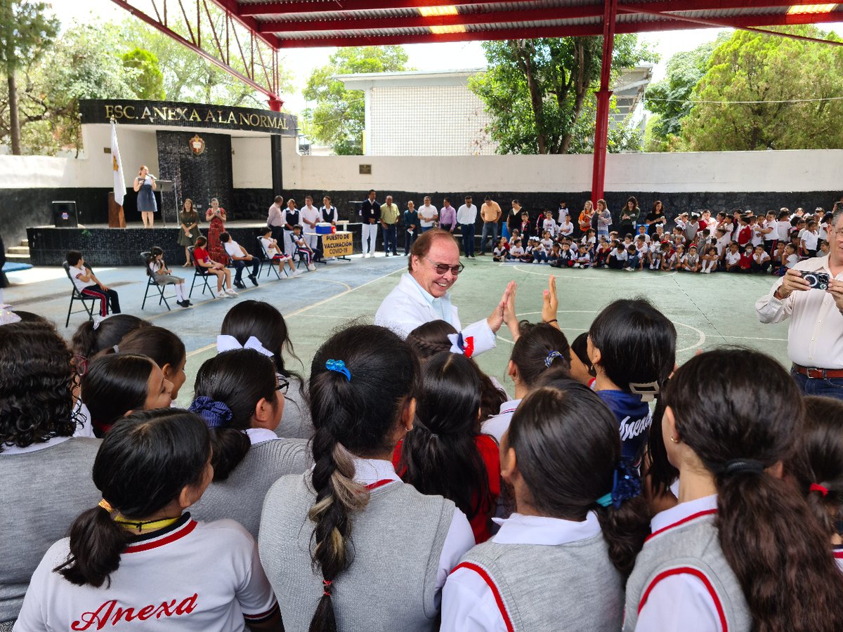 Reiniciamos la aplicación de la vacuna Pfizer contra COVID-19 para niños de 5 a 11 años desde las escuelas de Coahuila. Invito a los padres de familia a llevar a sus hijos a los Hospitales Generales y Centros de Salud para completar sus esquemas de vacunación.
