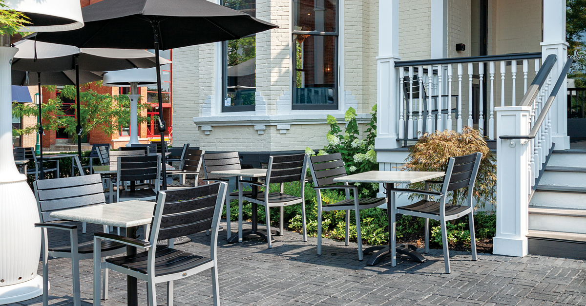 UnilockLife's tweet photo. A beautiful outdoor patio with #Copthorne pavers in #Basalt at the Adachi Restaurant in Michigan.π§βπ³
#Unilock #commercialproject #restaurant #outdoorpatio https://t.co/TXfyNl2PXS