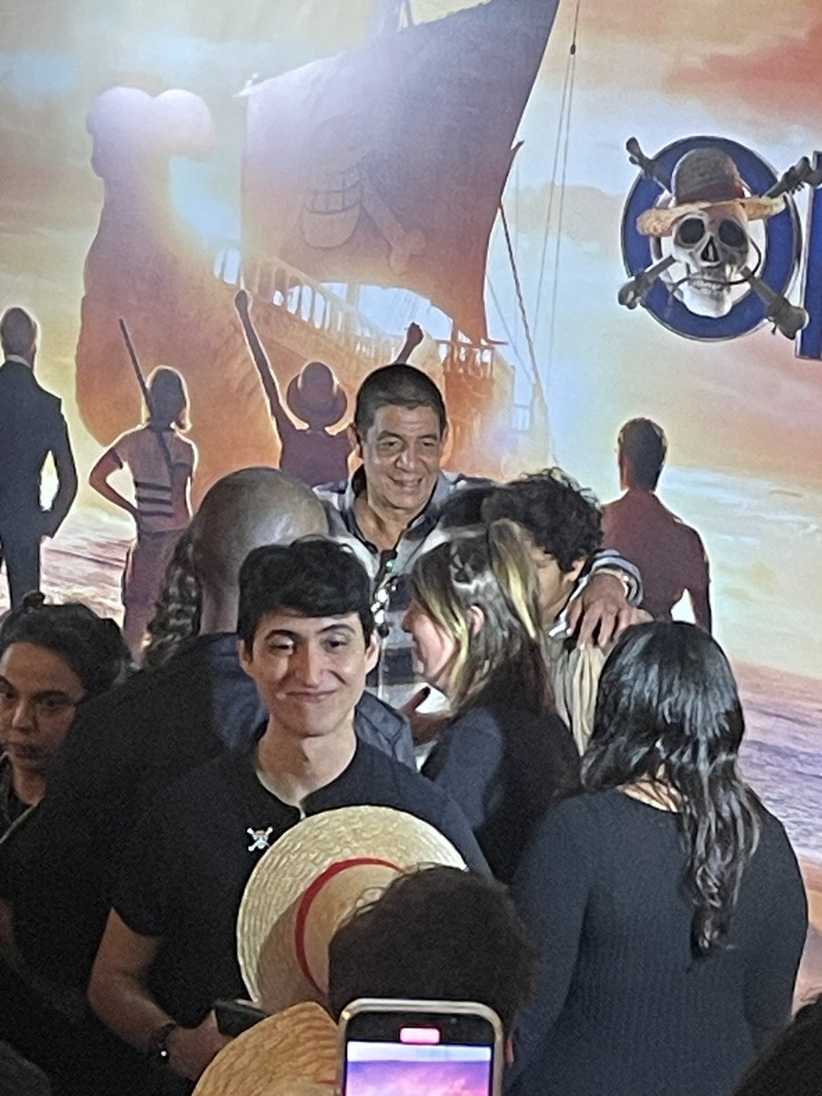 BennBeckmanofc's tweet photo. #OnePieceLiveAction 
Simplesmente o Zeca Pagodinho no evento da série em Live Action de One da Netflix, mais aleatório que isso impossível, adorei 😂 https://t.co/717duoayNG