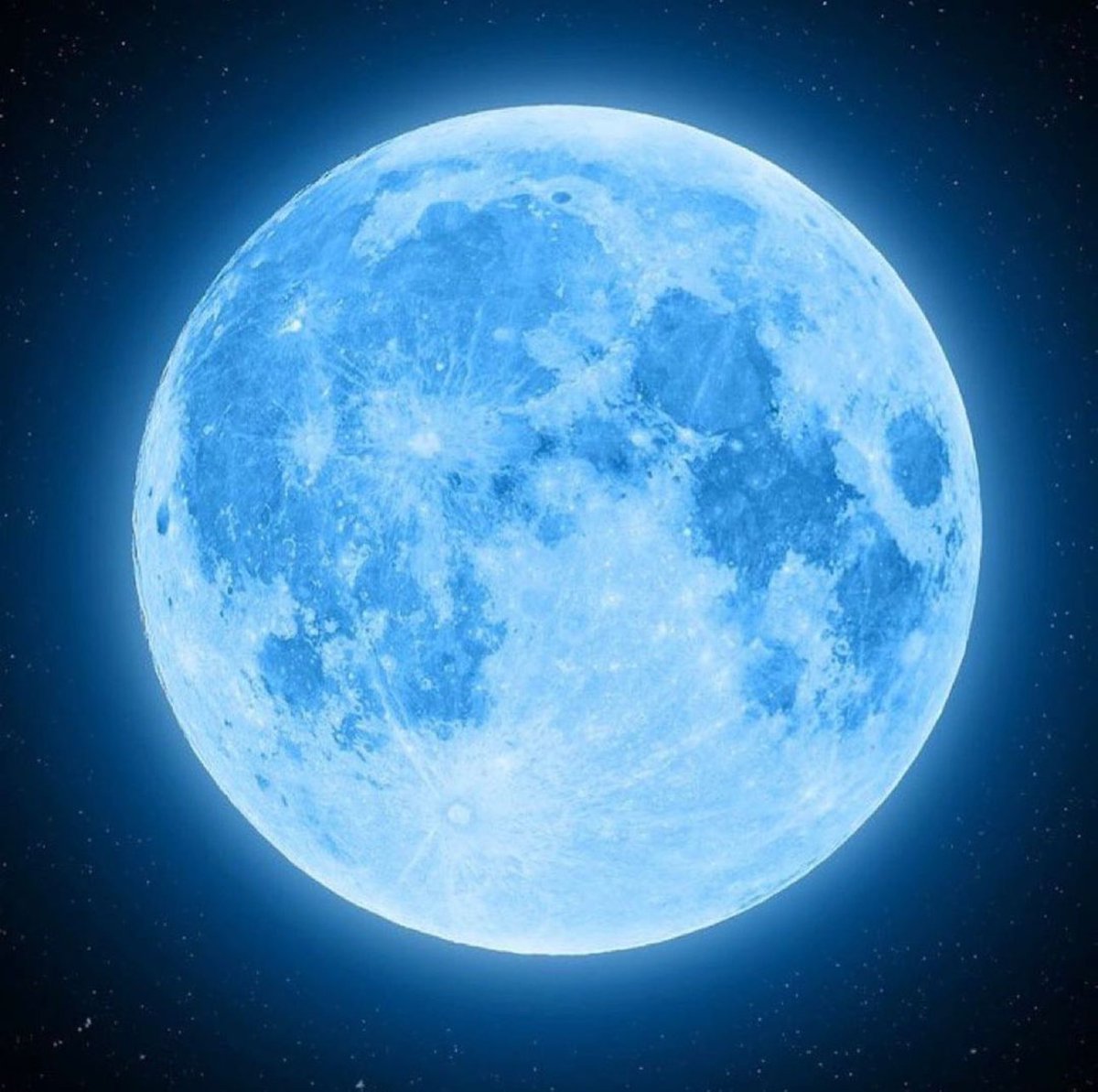 choidot's tweet image. [#TOPstagram UPDATE] 230830  #TTTOP Instagram Update 🔝🔝👀👀

"a rare 'blue supermoon' will appear tonight, wednesday, august 30. this will be the last super blue Moon until 2037. and Tomorrow, the news of my special project that I prepared for a long time will for sure make you