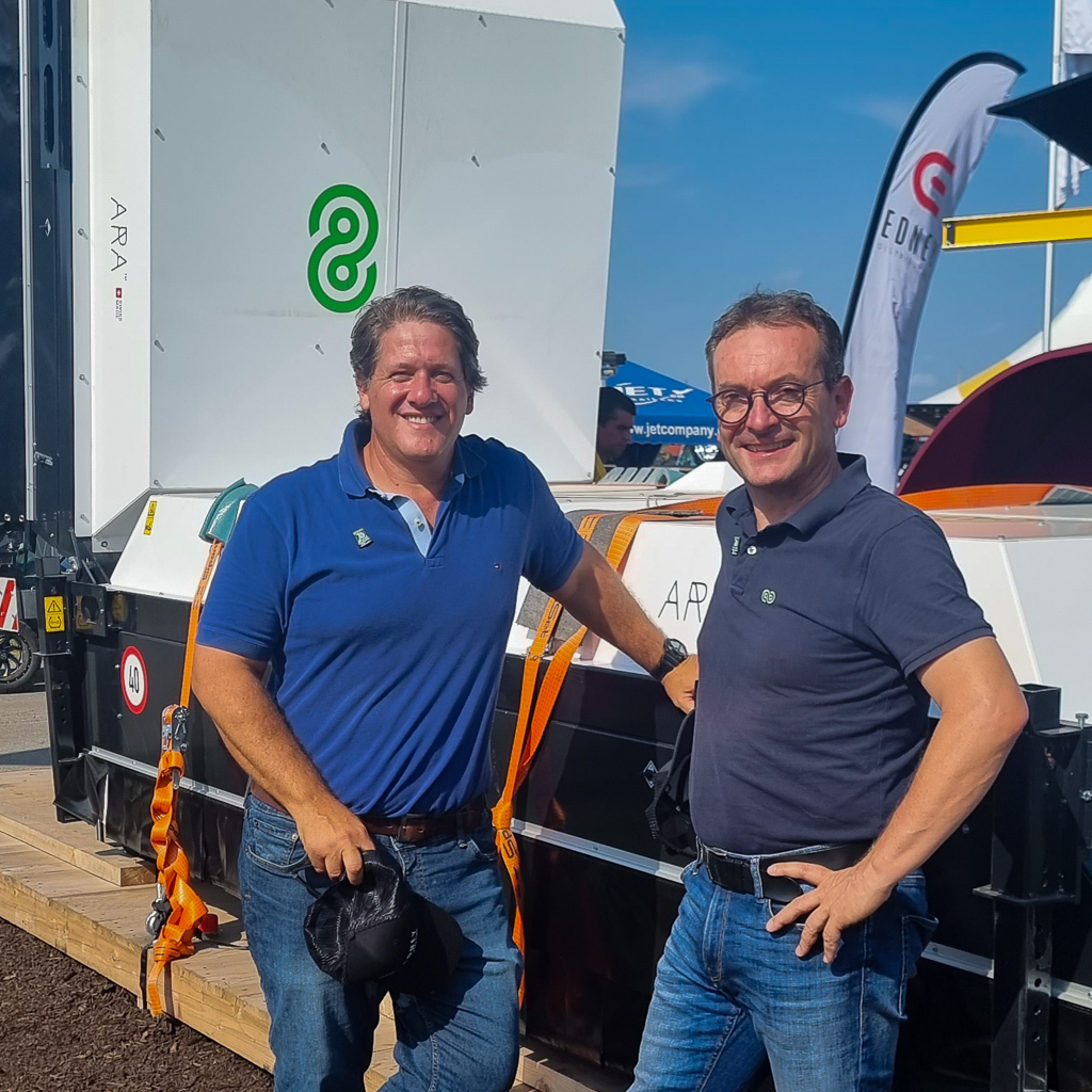 ecorobotix's tweet photo. 🚨 News from Illinois!
We've been holding it down at @EdneyCo booth at the @FPShow since yesterday and we'll be here until tomorrow. 🇺🇸
Drop by and say hi to Claude and José! 😍
#ARA #FarmProgressShow #FarmShowFun #MeetClaudeAndJosé #EcorobotixUSA https://t.co/6XULgrWo6J