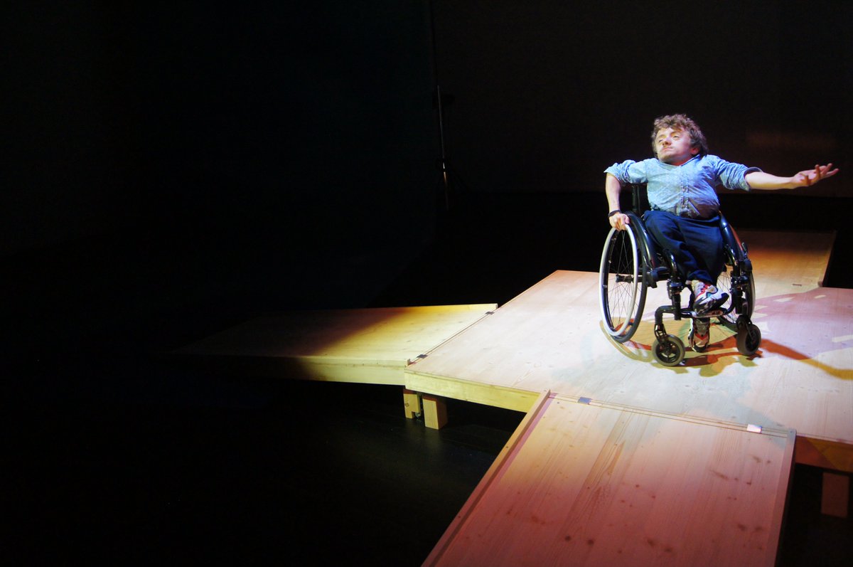 SchauspielhWien's tweet photo. Wir reisen nach ➡️Weimar! Dort findet am 1. September in Kooperation mit @WeimarKunstfest &amp; @KosmosTheater unsere erste #Premiere statt. 👏

Gespielt wird DIE VIELEN STIMMEN MEINES BRUDERS von Magdalena Schrefel &amp; Valentin Schuster.

📸Heike Mondschein

👇👇 https://t.co/SHaBfeaO71
