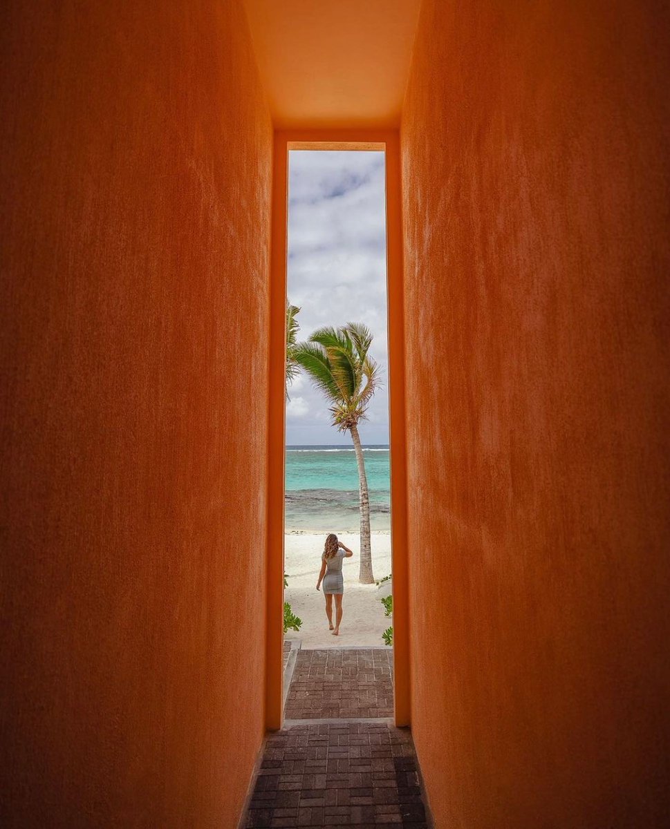 sheisnotlost's tweet photo. 🌏 chelseamealo is Not Lost 🌏 in Mauritius #sheisnotlost photo by braybraywoowoo https://t.co/fnkNbhm9nR https://t.co/hlxuy2BbY5