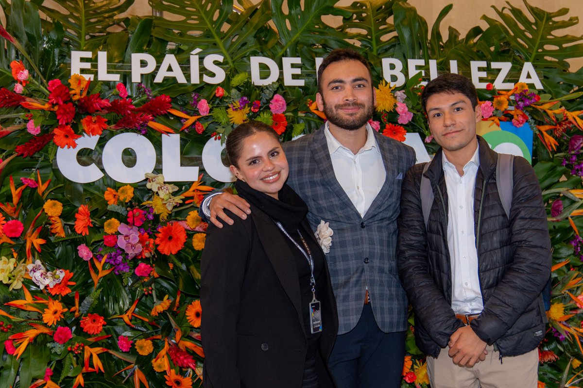 CarCaballeroV's tweet photo. Un orgullo que @PROCOLOMBIACO sea galardonada como la ‘Mejor agencia de promoción de turismo de Suramérica’ por los #WorldTravelAwards. Este reconocimiento es resultado de la estrategia que hemos elaborado y la cual ha generado cifras históricas para el turismo colombiano. https://t.co/0yBWbEJhhZ