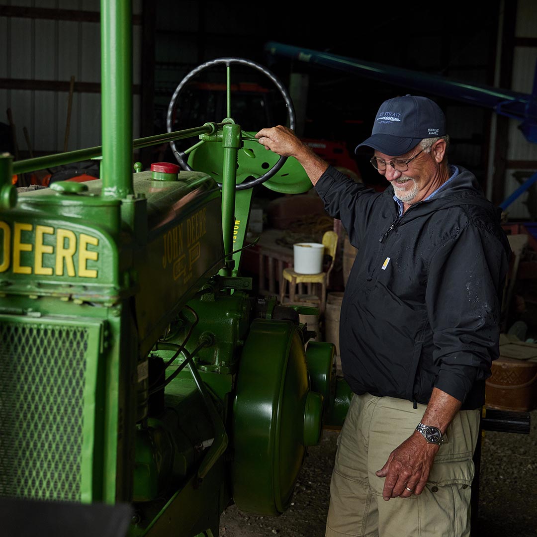 ADMFarmServices's tweet photo. One year ago at Farm Progress Show, we introduced Faces of Food: a series dedicated to those who work tirelessly and through many challenges to produce our food. This year we have new additions to the series, coming soon to our channels. Stay tuned.
#FPS23 #FacesofFood https://t.co/9zWD6LhJ2g