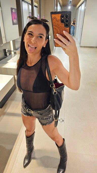 😝 https://t.co/HmE1nR3zlt