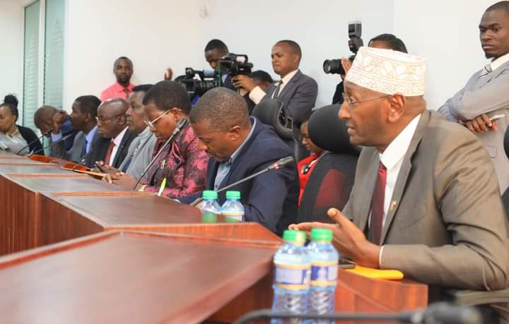 EriqueOmondy's tweet photo. Sen @BeatriceOyomo together with fellow Senate Ad Hoc Cmt Members have today implored the Ministry of Foreign & Diaspora Affairs to support them in their quest for justice for the U.S. Embassy bombing survivors while meeting CS Alfred Mutua.
#SINGOWA https://t.co/ioRAzIJl1w