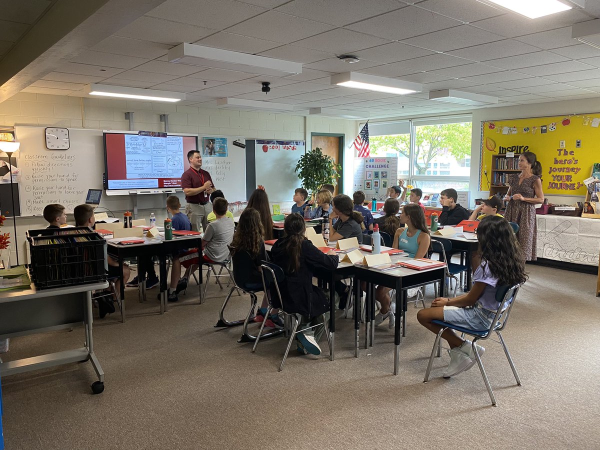 coolidgemiddle's tweet photo. (1) Our 6th graders are doing great today!  First day of middle school is a big deal! https://t.co/71kscmpxq2
