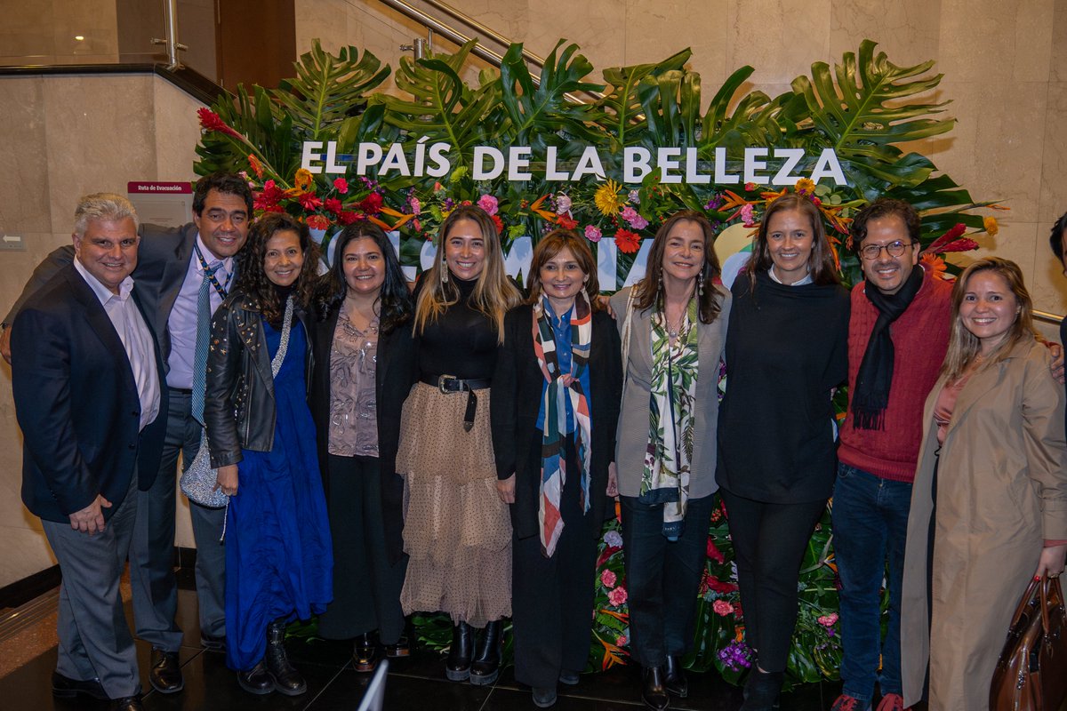CarCaballeroV's tweet photo. Un orgullo que @PROCOLOMBIACO sea galardonada como la ‘Mejor agencia de promoción de turismo de Suramérica’ por los #WorldTravelAwards. Este reconocimiento es resultado de la estrategia que hemos elaborado y la cual ha generado cifras históricas para el turismo colombiano. https://t.co/0yBWbEJhhZ