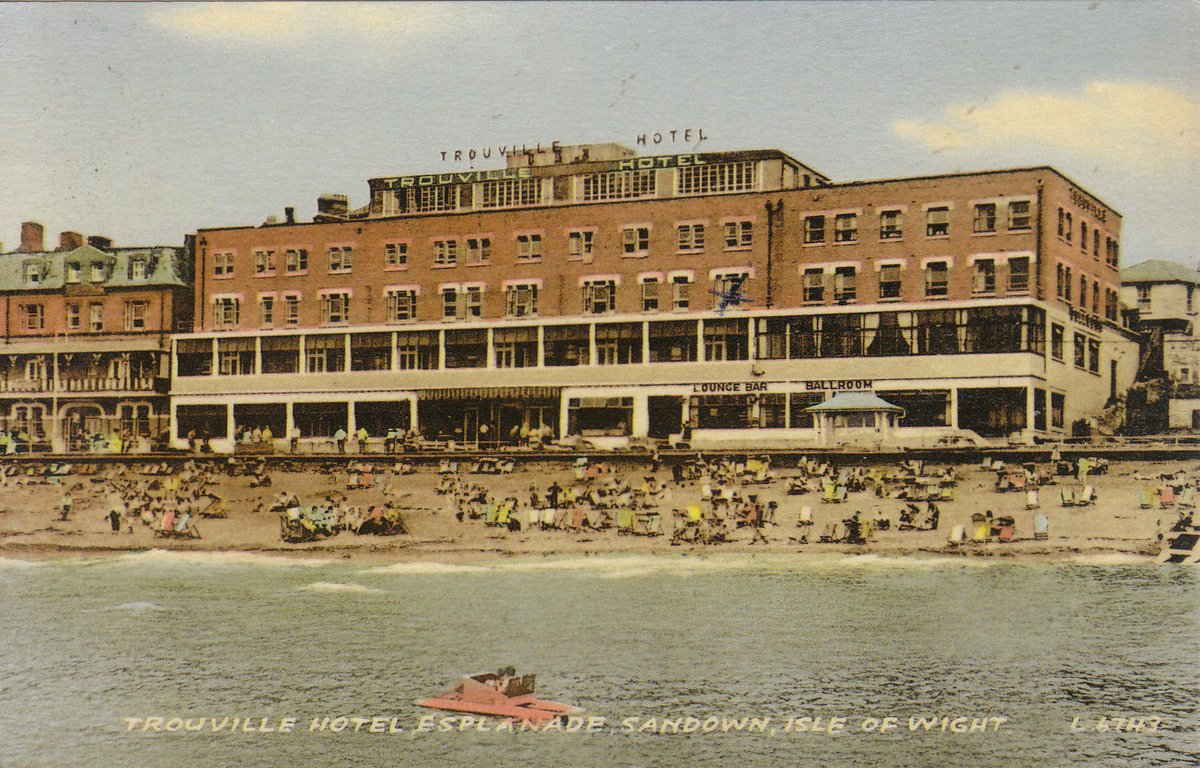 The Trouville Hotel  brought a bit of Continental glamour to #Sandown Esplanade in the #1930s. Not sure whether those are penthouses on the roof or perhaps it was a cafe and sunbathing terrace - any #IsleofWight people know? 
#PostcardOfTheDay